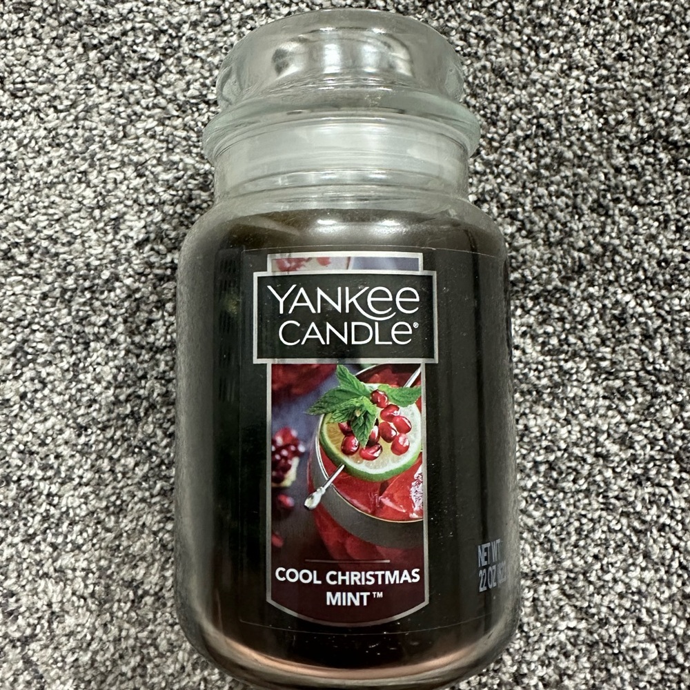 NEW Large Yankee Candle- cool Christmas mint